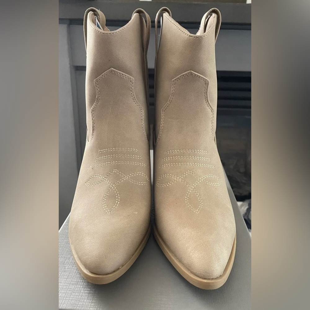 NWOT RACHEL ZOE rocky taupe boots size 10 no box - Picture 4 of 12